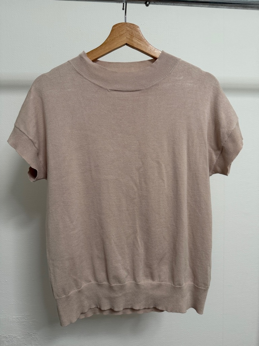 T Tahari Short Sleeve Knit Top in Light Taupe